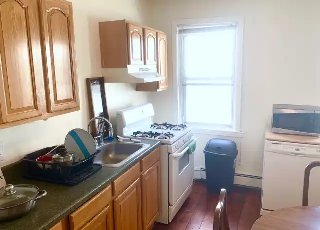 Property at 59 Preston St Rm 3, Providence, RI, 02906, 4 beds, 2 baths, [object Object]