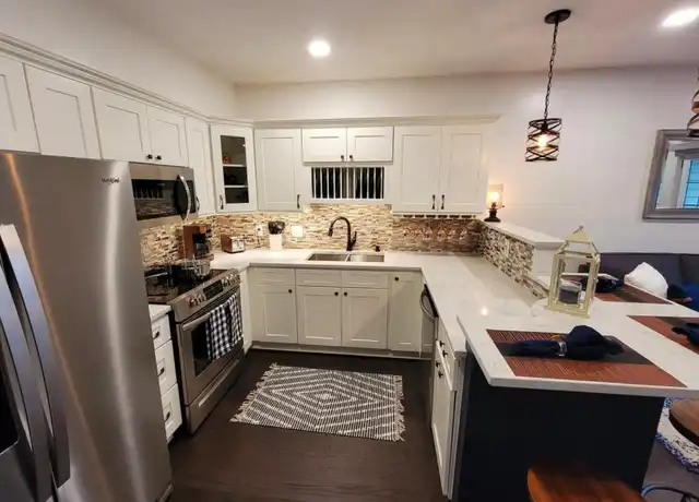 Property at 201 S Van Buren St, Nashville, IN, 47448, 1 bed, 1 bath, [object Object]