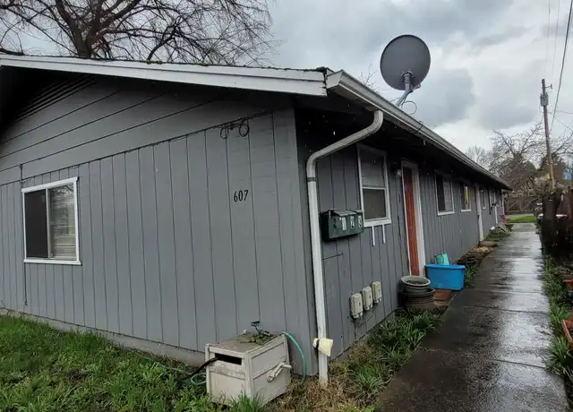 Property at 607 W 11th St Unit 2, Medford, OR, 97501, 2 beds, 1 bath, [object Object]
