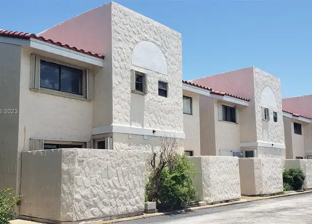 Property at 220 SE 10th Ave, Pompano Beach, FL, 33060, 2 beds, 3 baths, [object Object]