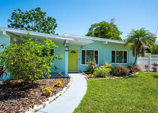 Property at 2215 Alvarado Ln, Sarasota, FL, 34231, 2 beds, 3 baths, [object Object]