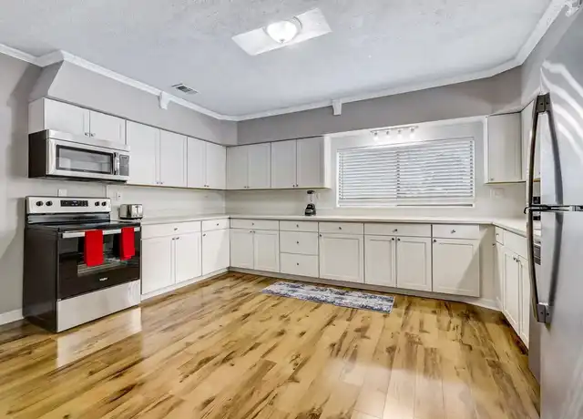 Property at 7206 Ridgeway Rd N, Jacksonville, FL, 32244, 1 bed, 1 bath, [object Object]
