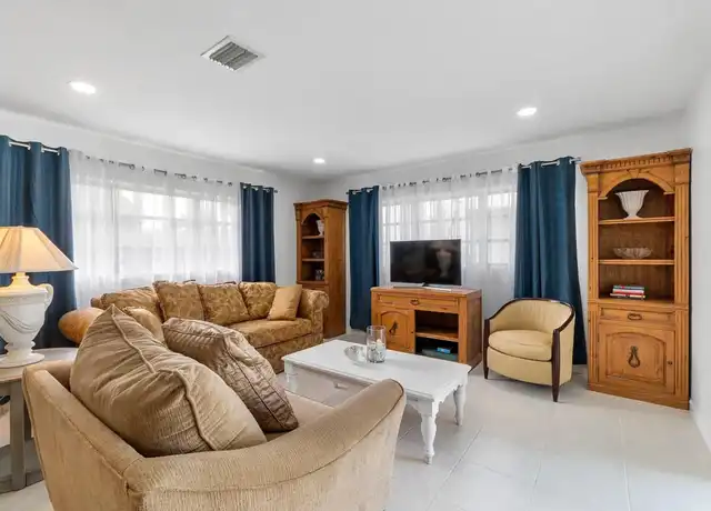 Property at 2270 SE 5th St, Pompano Beach, FL, 33062, 1 bed, 1 bath, [object Object]