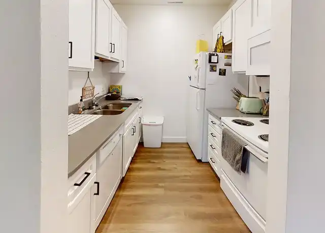 Property at Cornerstone Apartments - 600 S Capitol St, Iowa City, IA, 52240, 3 beds, 3 baths, [object Object]