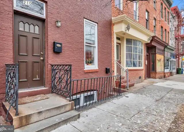 Property at 210 W Read St Unit 2, Baltimore, MD, 21201, 3 beds, 2 baths, [object Object]