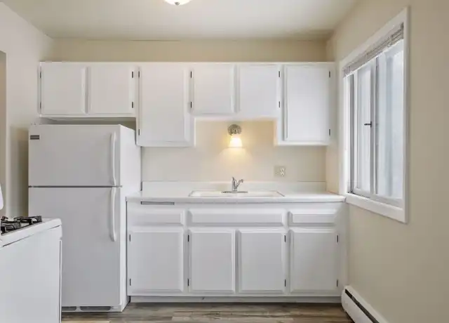 Property at 224 Cedar Lake Rd N Unit 7, Minneapolis, MN, 55405, 1 bed, 1 bath, [object Object]