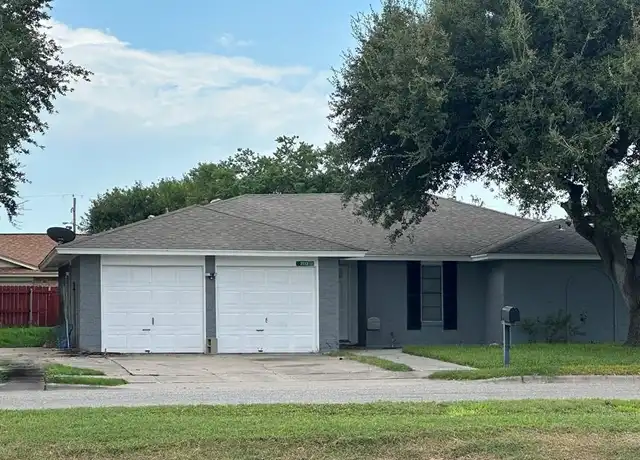 Property at 2112 Memorial Pkwy, Portland, TX, 78374, 3 beds, 2 baths, [object Object]