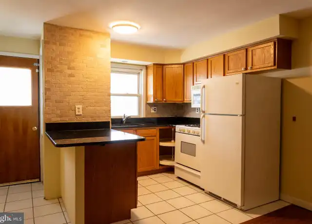 Property at 1622 E Passyunk Ave Unit 3, Philadelphia, PA, 19148, 2 beds, 1 bath, [object Object]
