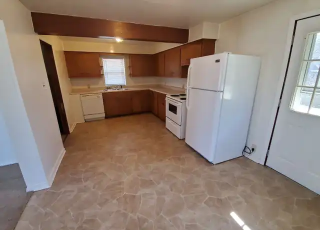 Property at 935 Dousman St, Green Bay, WI, 54303, 3 beds, 1 bath, [object Object]