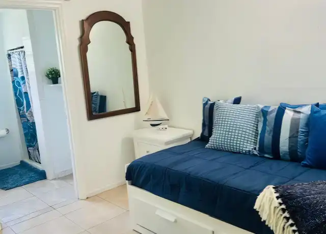 Property at 5251 SW 29th St Unit B, Davie, FL, 33314, 1 bed, 1 bath, [object Object]