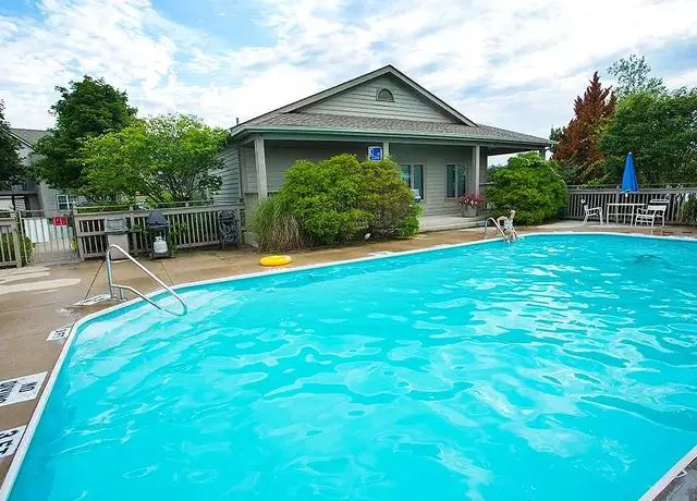 Photo of 4600 Emerald Lks Blvd, Powell, OH 43065