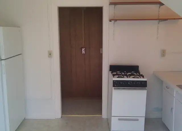 Property at 2218 Walnut St Unit 5, Cedar Falls, IA, 50613, 2 beds, 1 bath, [object Object]