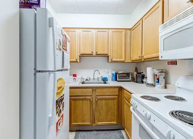 Property at Sweetbriar Place Apartments - 211 Sweetbriar St, Pittsburgh, PA, 15211, 0-1 beds, 1 bath, [object Object]