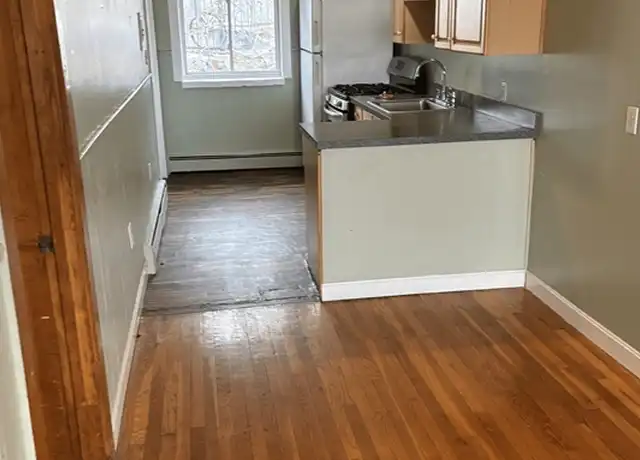 Property at 5 Cliff St Unit 2, Beverly, MA, 01915, 2 beds, 1 bath, [object Object]