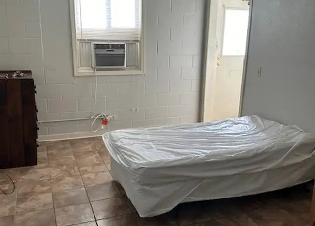 Property at 21 Holiday Dr Unit 2, Jackson, TN, 38305, 1 bed, 1 bath, [object Object]