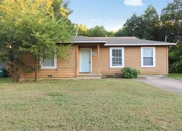 Property at 1415 Oakwood Dr, Denton, TX, 76205, 3 beds, 2 baths, [object Object]