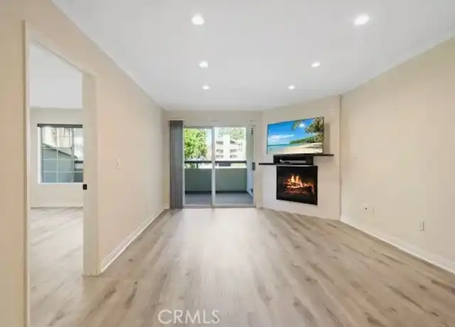Property at 21400 Burbank Blvd #115, Woodland Hills, CA, 91367, 1 bed, 1 bath, [object Object]