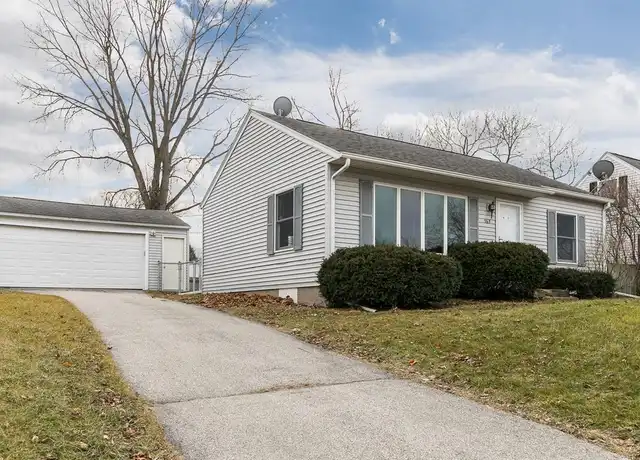 Property at 765 Independence St, Hiawatha, IA, 52233, 2 beds, 1 bath, [object Object]