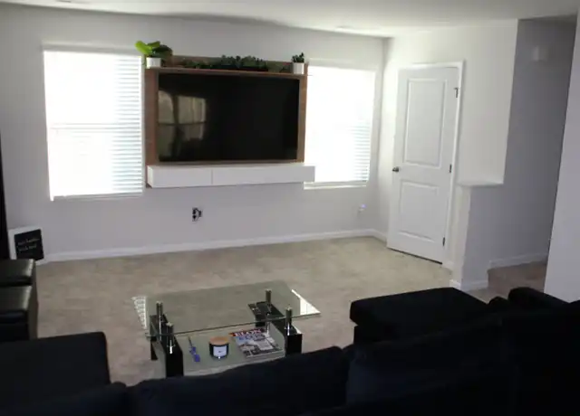 Property at 6327 Cutwater Cir, Charlotte, NC, 28269, 1 bed, 1 bath, [object Object]