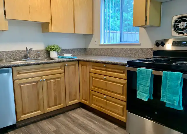 Property at 4910 SW 45th Ave Unit 374-10, Portland, OR, 97221, 2 beds, 1 bath, [object Object]