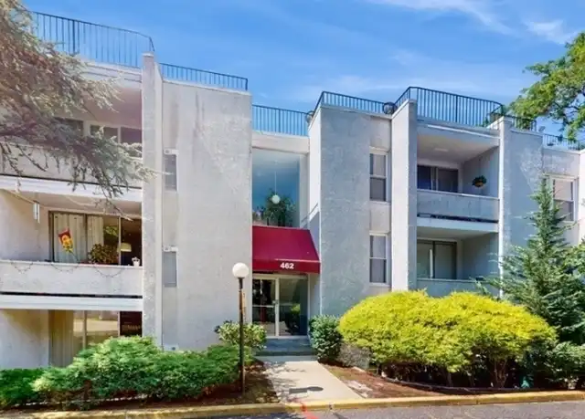 Property at 462 River Rd Apt I, Nutley, NJ, 07110, 2 beds, 1.5 baths, [object Object]