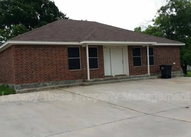 Property at 641 Woodard Ave, Cleburne, TX, 76033, 2 beds, 1 bath, [object Object]