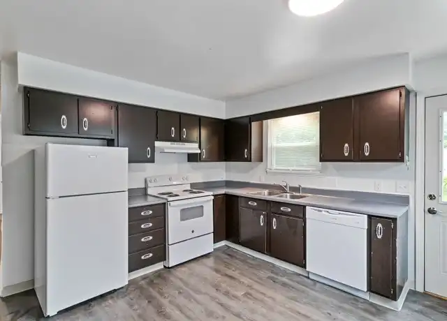 Property at 713 Maple St, Grand Ledge, MI, 48837, 1 bed, 1 bath, [object Object]