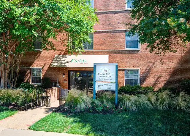Property at The Fields of Old Town - 1229 N Quaker Ln, Alexandria, VA, 22302, 2 beds, 1 bath, [object Object]