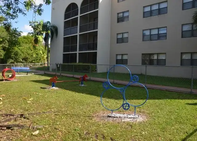 Property at 17300 NW 68th Ave Unit B, Hialeah, FL, 33015, 2 beds, 2 baths, [object Object]