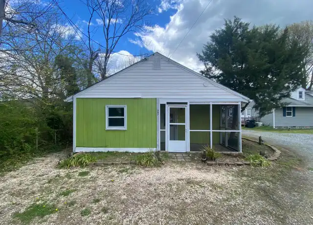 Property at 207 Irving Ave, Colonial Beach, VA, 22443, 1 bed, 1 bath, [object Object]
