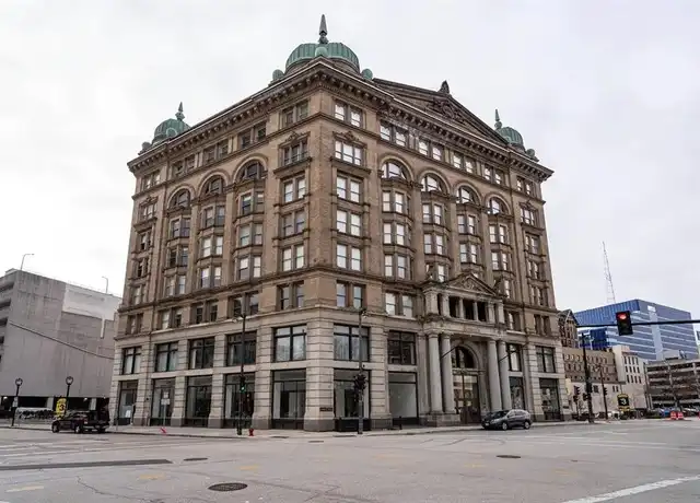 Property at 135 W Wells St, Milwaukee, WI, 53203, 1 bed, 1 bath, [object Object]