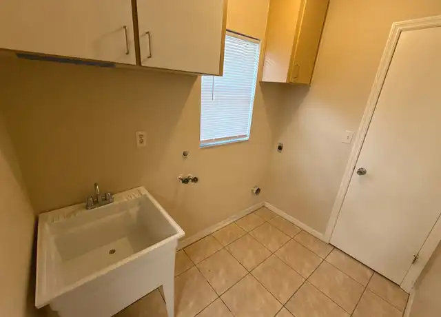 Property at 6204 W Pinedale Cir, Crystal River, FL, 34429, 3 beds, 2 baths, [object Object]