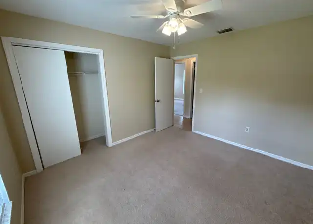 Property at 6204 W Pinedale Cir, Crystal River, FL, 34429, 3 beds, 2 baths, [object Object]