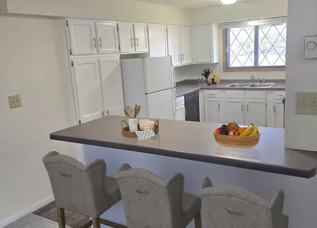 Property at 249 Meadowcreek Dr Unit 05, Pewaukee, WI, 53072, 2 beds, 1 bath, [object Object]