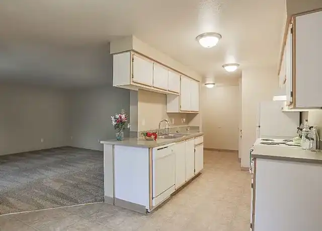 Property at Overlook Pointe Apartments - 1543 Wiltsey Rd SE, Salem, OR, 97306, 2 beds, 1 bath, [object Object]