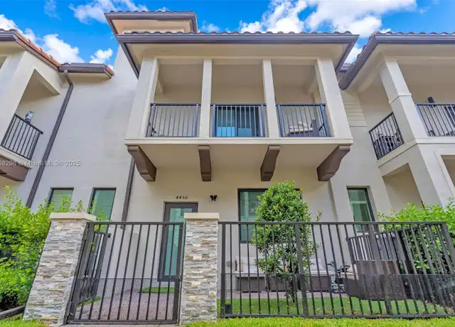 Property at 4450 NW 83rd Pkwy, Doral, FL, 33166, 3 beds, 2.5 baths, [object Object]