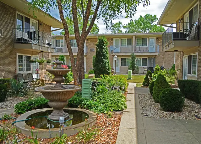 Photo of 8638 W Golf Rd, Des Plaines, IL 60016