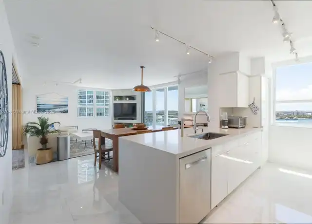 Property at 90 Alton Rd #1702, Miami Beach, FL, 33139, 2 beds, 2 baths, [object Object]