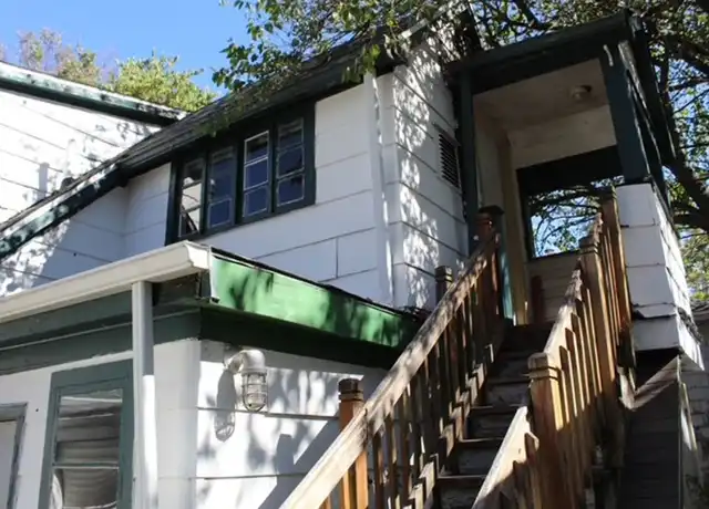 Property at 904 S Webber St Unit 904 1/2, Urbana, IL, 61801, 1 bed, 1 bath, [object Object]