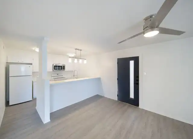 Property at 404 E Park Ave Unit 8, San Antonio, TX, 78212, 2 beds, 2 baths, [object Object]