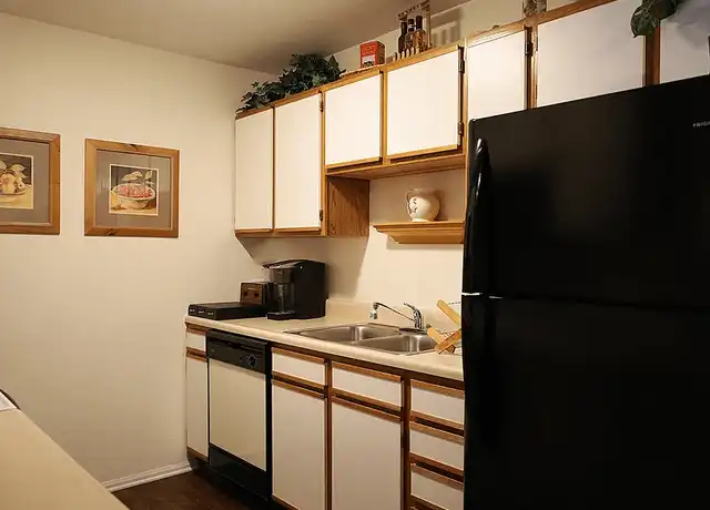 Property at Westpark Apartments and Townhomes - 11409 Tivoli Ln, St. Louis, MO, 63146, 1-2 bed, 1 bath, [object Object]