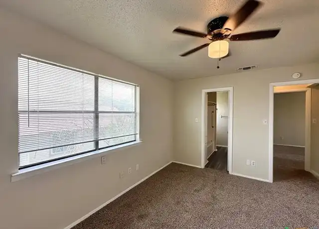 Property at 1302 Royal Crest Dr, Killeen, TX, 76549, 2 beds, 1.5 baths, [object Object]