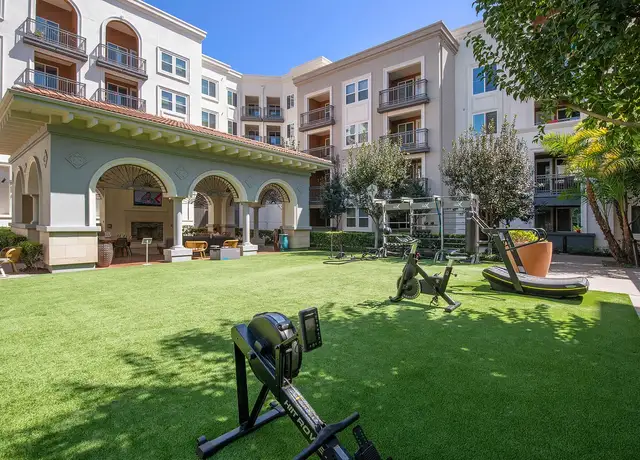 Photo of 7521 Edinger Ave, Huntington Beach, CA 92647