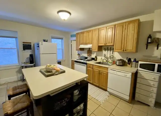 Property at 975 Chestnut St Unit 1, Newton, MA, 02464, 2 beds, 1 bath, [object Object]