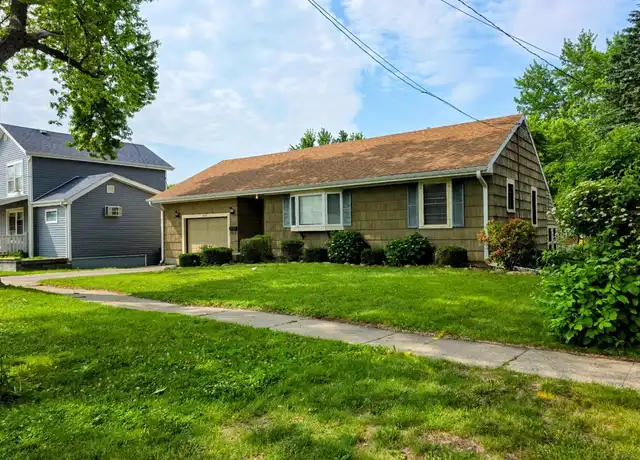 Property at 204 W Thompson St, Harvard, IL, 60033, 3 beds, 1 bath, [object Object]