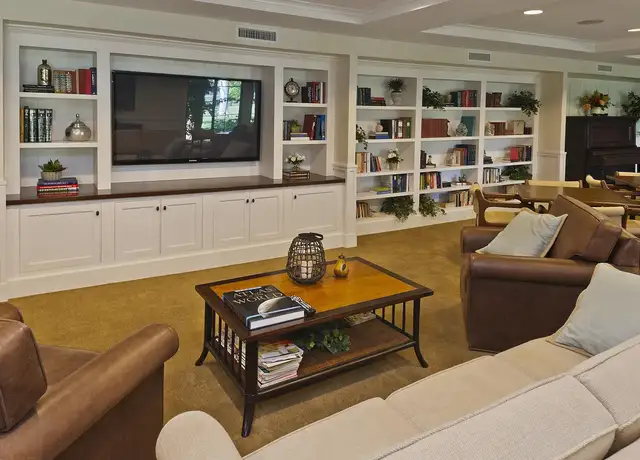 Photo of 200 W Rowland St, Covina, CA 91723