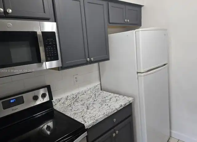 Property at 4121 NW 30th Ter Unit 4, Lauderdale Lakes, FL, 33309, 2 beds, 1 bath, [object Object]