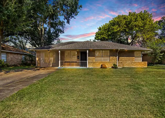 Property at 2106 Stonecrest Dr, Houston, TX, 77018, 3 beds, 2 baths, [object Object]