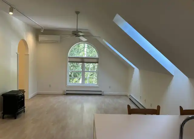 Property at 50 Pine St Unit 2, Freeport, ME, 04032, 1 bed, 1 bath, [object Object]