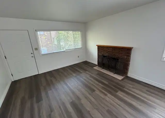 Property at 1218 W Tenth Ave Unit 5, Spokane, WA, 99204, 2 beds, 1 bath, [object Object]